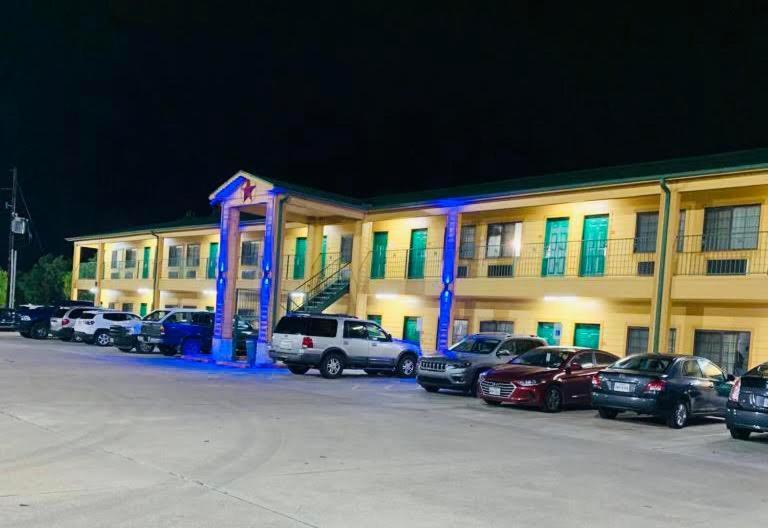 Scottish Inn & Suites Hankamer Exterior foto