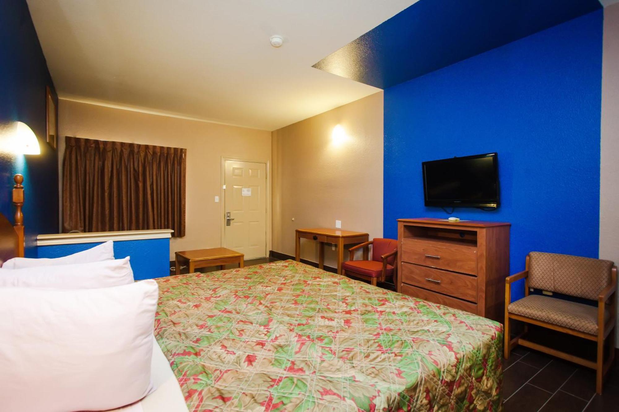 Scottish Inn & Suites Hankamer Habitación foto